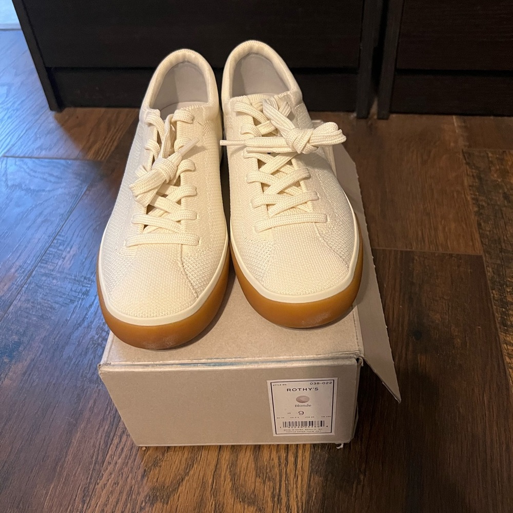 Rothy’s lace up sneaker in blonde. BRAND NEW condition